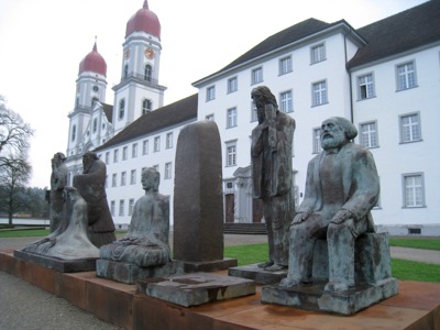 Klosterkirche St. Urban mit Statuen von Chines. Künslter